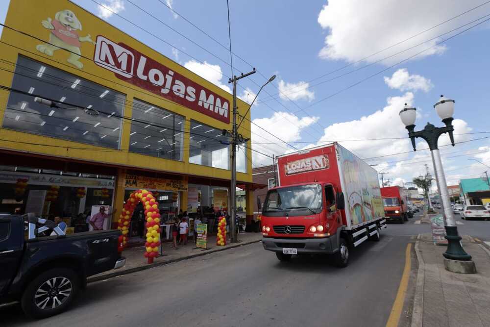 Foto 3 / MM entrega Caminhão de Prêmios e realiza ação social em Imbituva